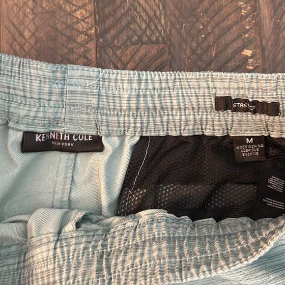 Kenneth Cole Active Mint Green Drawstring Stretch Shorts Men's Size Medium - Picture 2 of 3